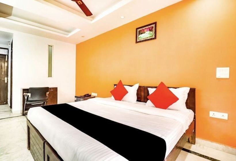 פנסיון Jasola 82 Inn