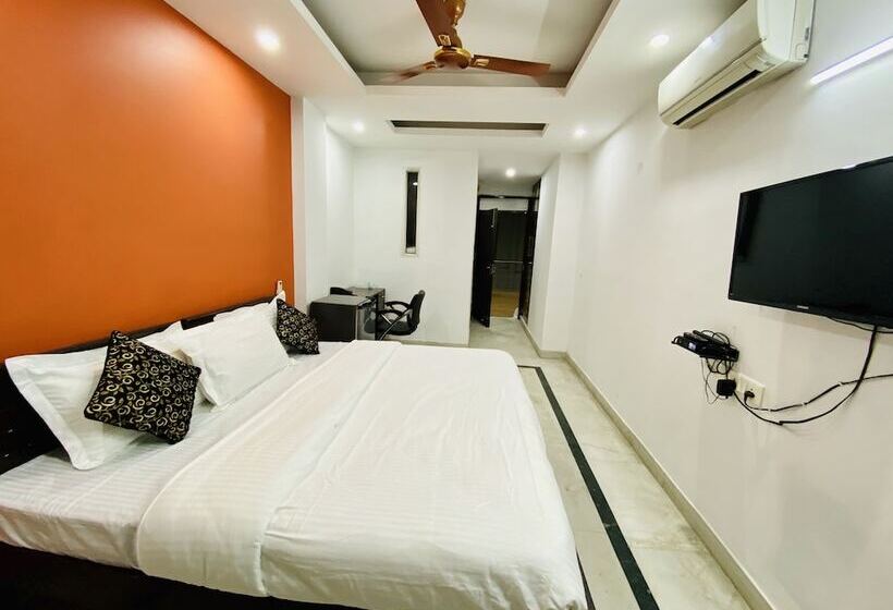 פנסיון Jasola 82 Inn