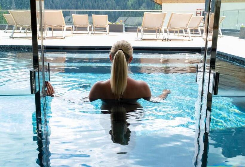 فندق Ciampedie Luxury Alpine Spa