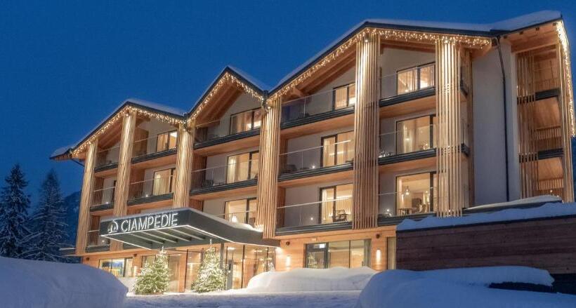 فندق Ciampedie Luxury Alpine Spa