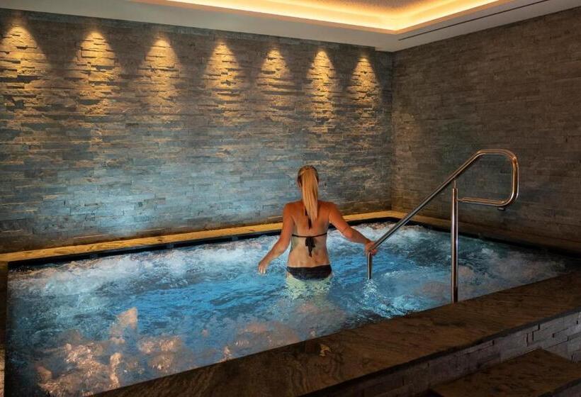 فندق Ciampedie Luxury Alpine Spa