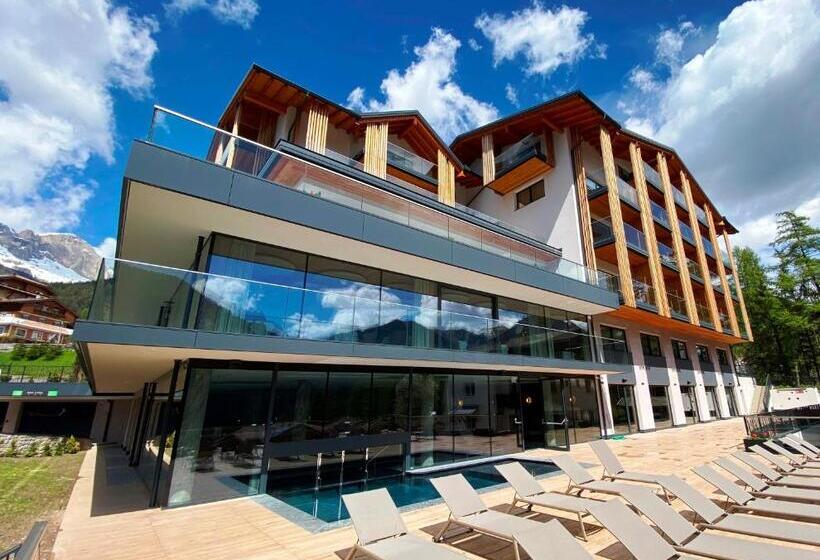 فندق Ciampedie Luxury Alpine Spa