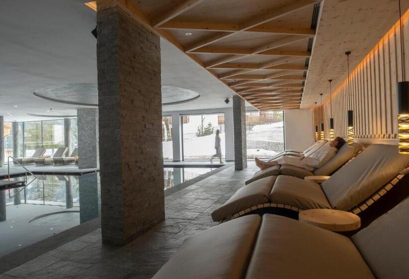 فندق Ciampedie Luxury Alpine Spa