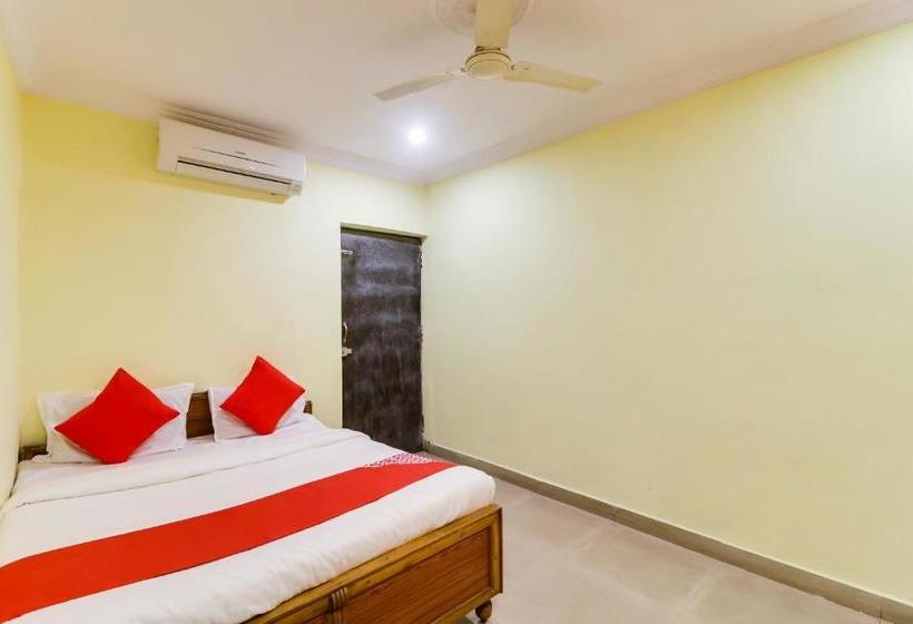 Hotell Oyo 61862 Aditya
