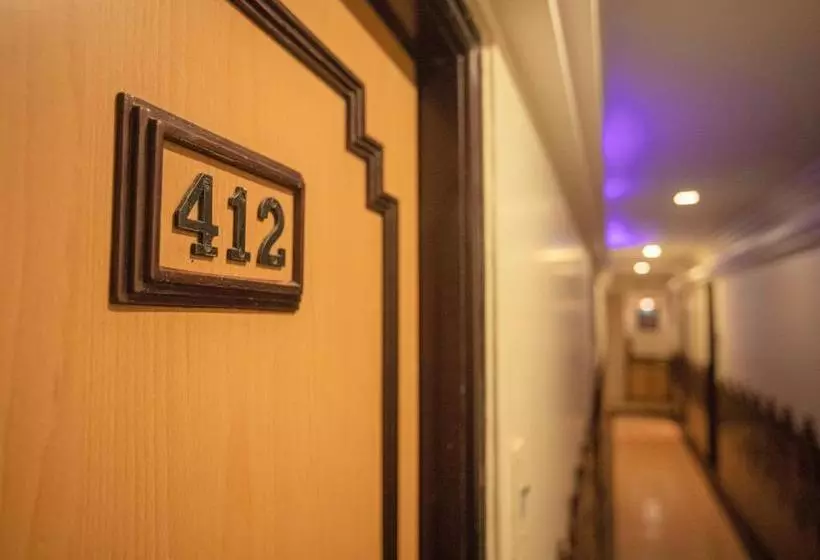 هتل Platinum Residency Colaba