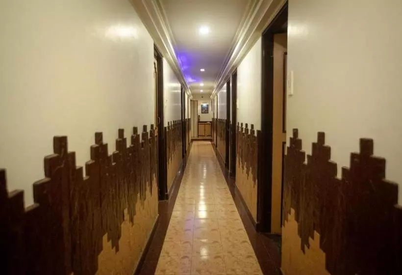 هتل Platinum Residency Colaba