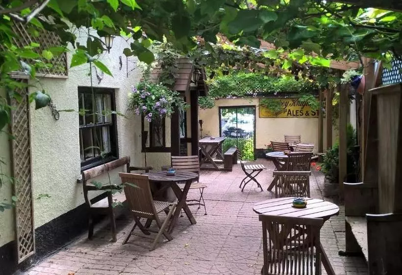 هاستل The Butterleigh Inn