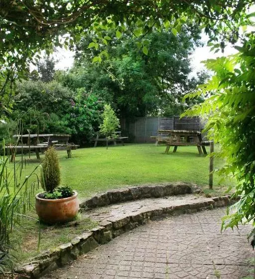 هاستل The Butterleigh Inn