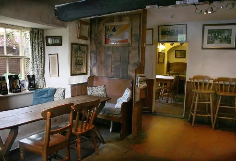 هاستل The Butterleigh Inn