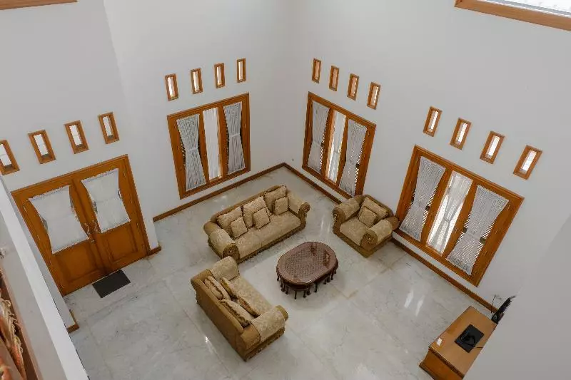 هتل Oyo 2295 Daffi Family Residence