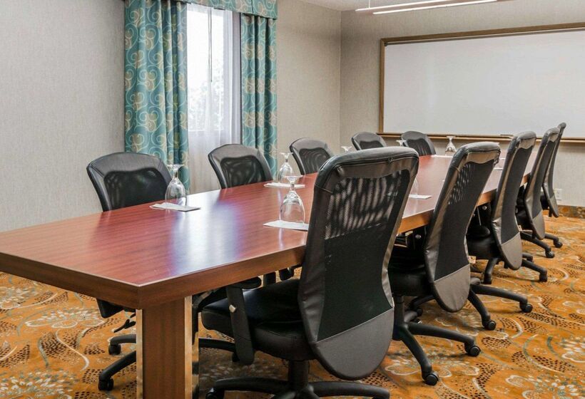 Отель Spark By Hilton Plymouth