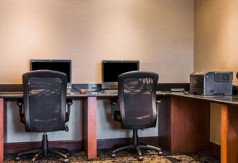 Отель Spark By Hilton Plymouth