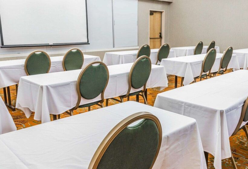 Отель Spark By Hilton Plymouth