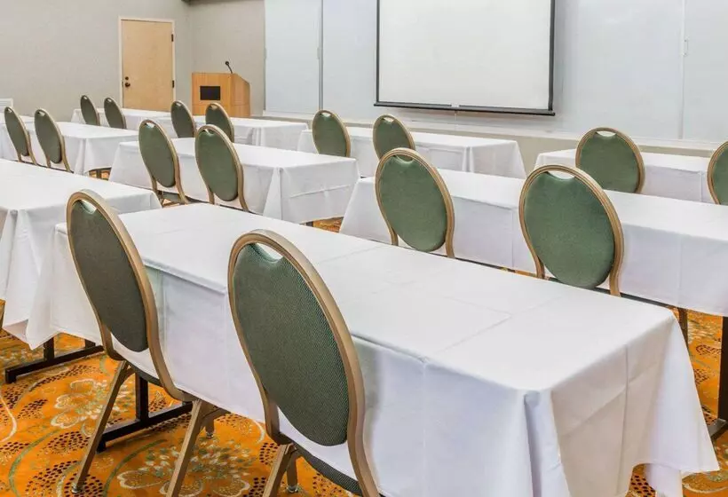 ホテル Spark By Hilton Plymouth