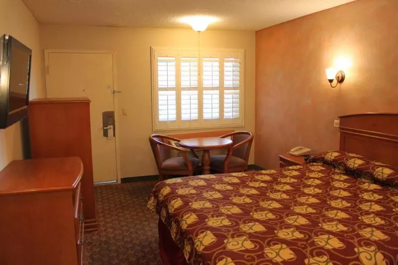 هتل Orange Tustin Inn In Orange