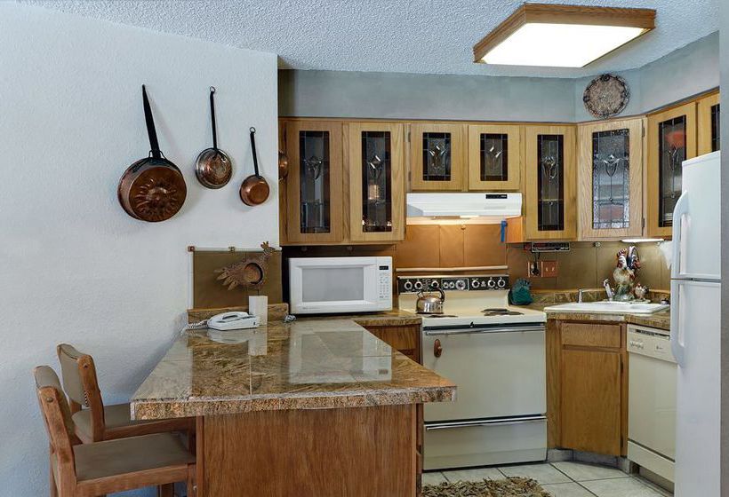 هتل Pine Ridge Condominiums