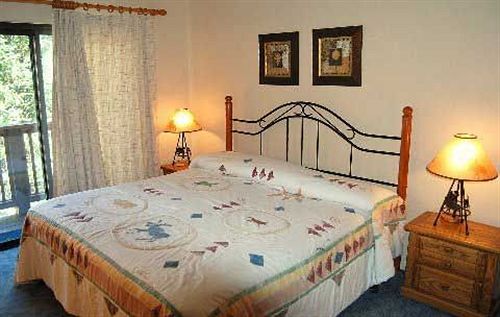 هتل Pine Ridge Condominiums