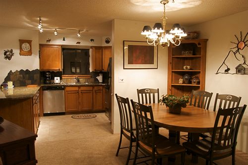 هتل Pine Ridge Condominiums