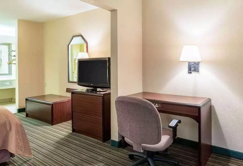 هتل Quality Inn