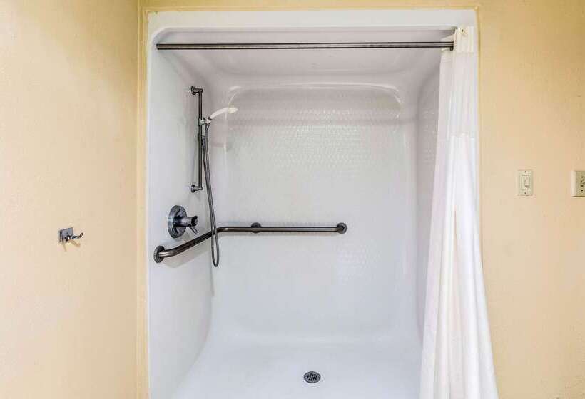 فندق Quality Inn