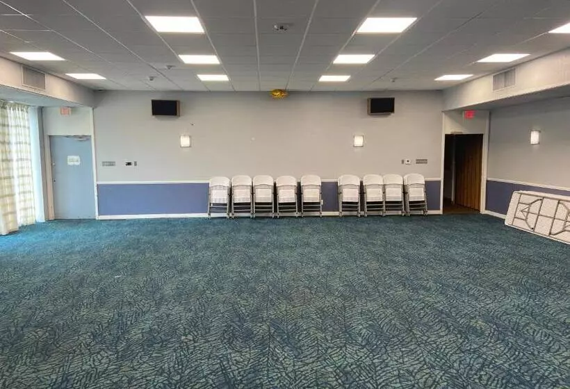 Travelodge By Wyndham Water S Edge Hotel Racine