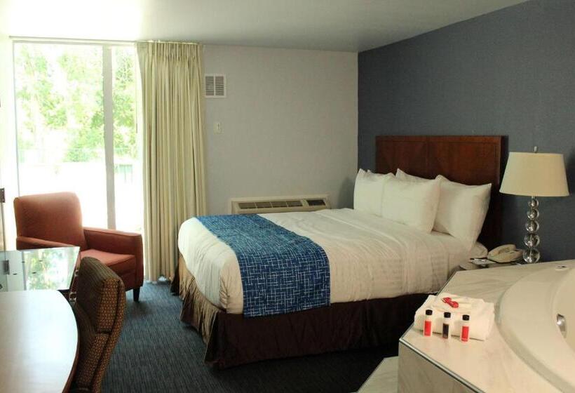 Travelodge By Wyndham Water S Edge Hotel   Racine