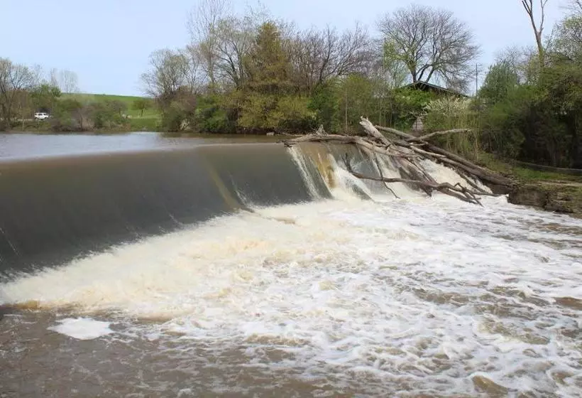Travelodge By Wyndham Water S Edge Hotel Racine