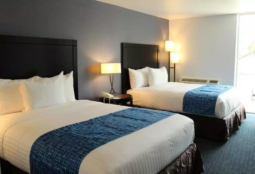 Travelodge By Wyndham Water S Edge Hotel Racine