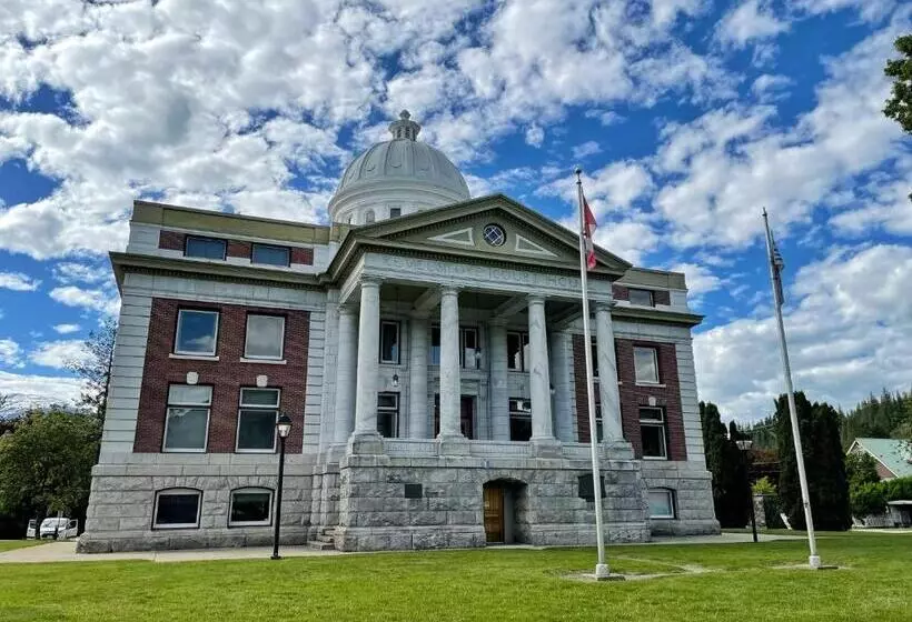 ベッドアンドブレックファースト Courthouse Inn Revelstoke