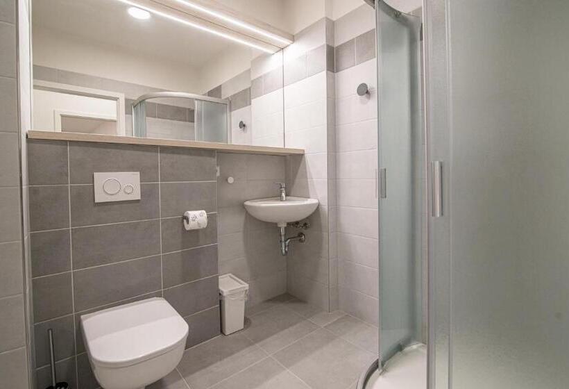 צימר Garni Hotel Roušarka