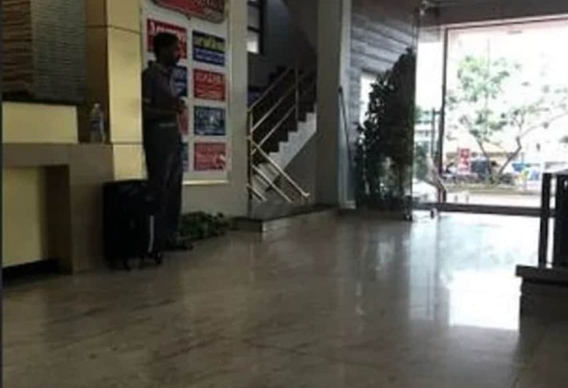 هتل Adarsha Palace