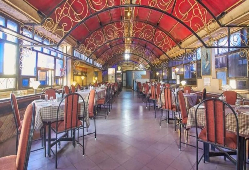 هتل Adarsha Palace