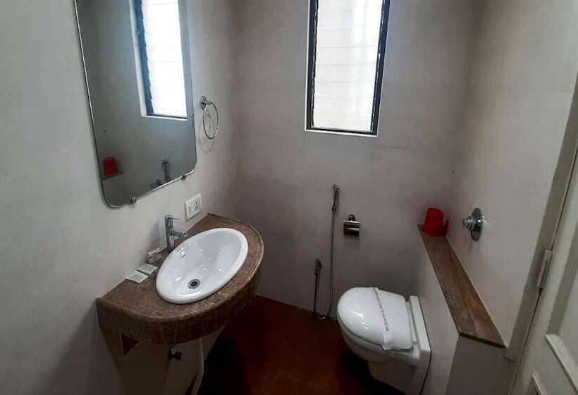 هتل Adarsha Palace