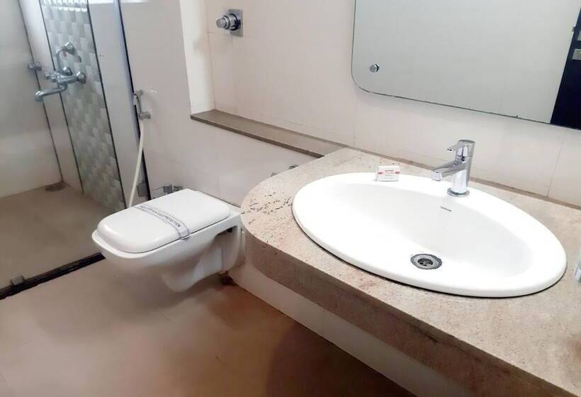 هتل Adarsha Palace