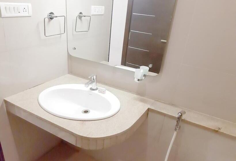 هتل Adarsha Palace