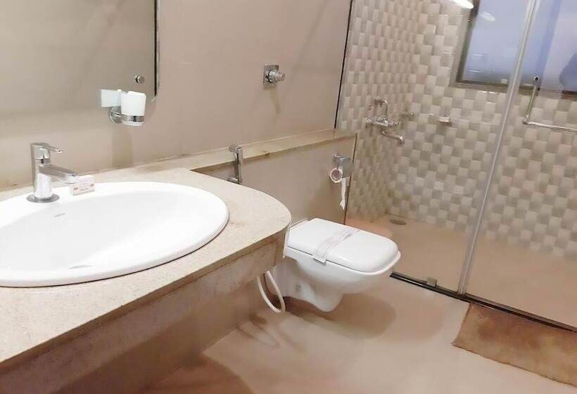 هتل Adarsha Palace