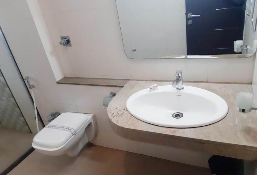 هتل Adarsha Palace