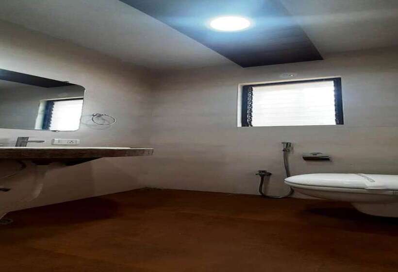 هتل Adarsha Palace