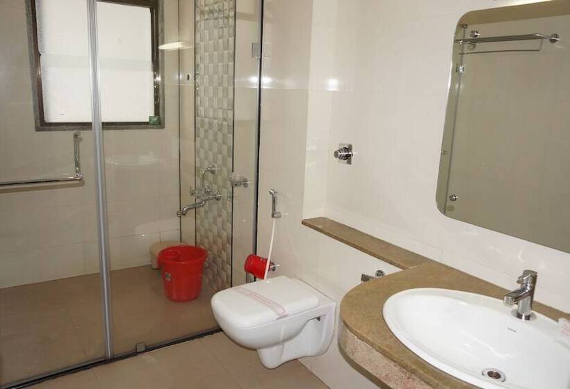 هتل Adarsha Palace