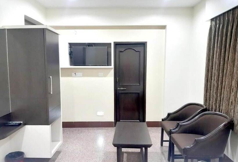 هتل Adarsha Palace