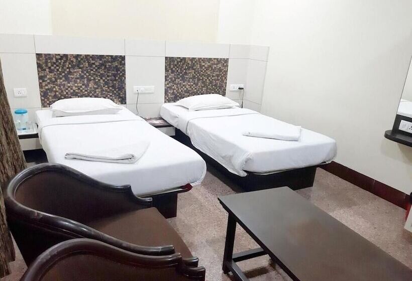 هتل Adarsha Palace