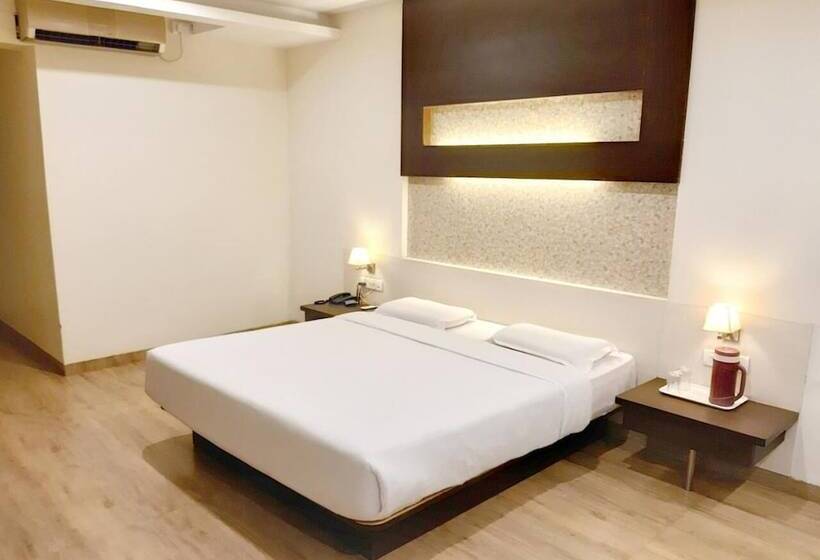 هتل Adarsha Palace