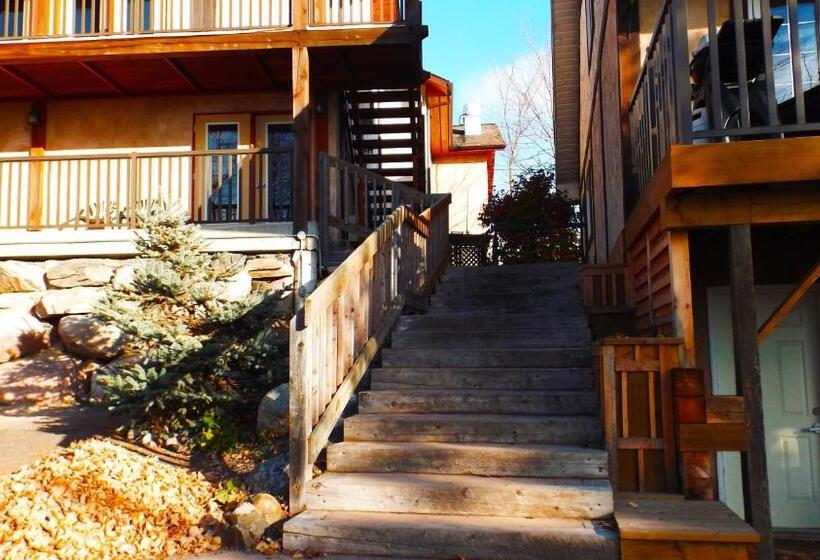 هاستل Timberland Inn