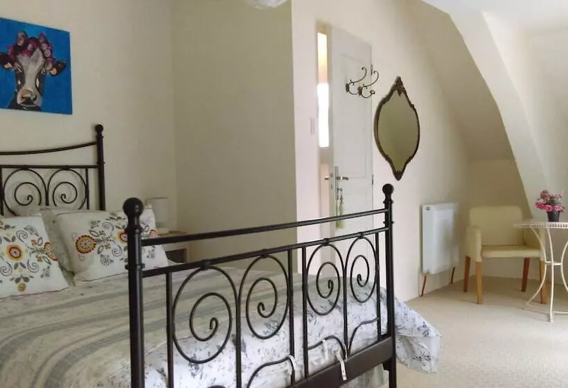 تختخواب و صبحانه 16th Century Presbytery In Magnac Laval