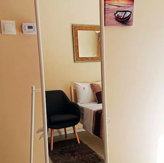 Monad Apartments Karaoli