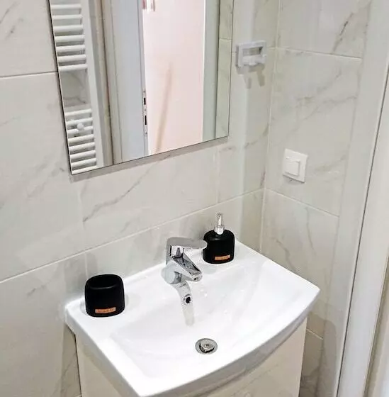 Monad Apartments Karaoli