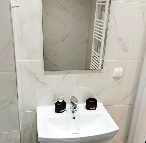 Monad Apartments Karaoli