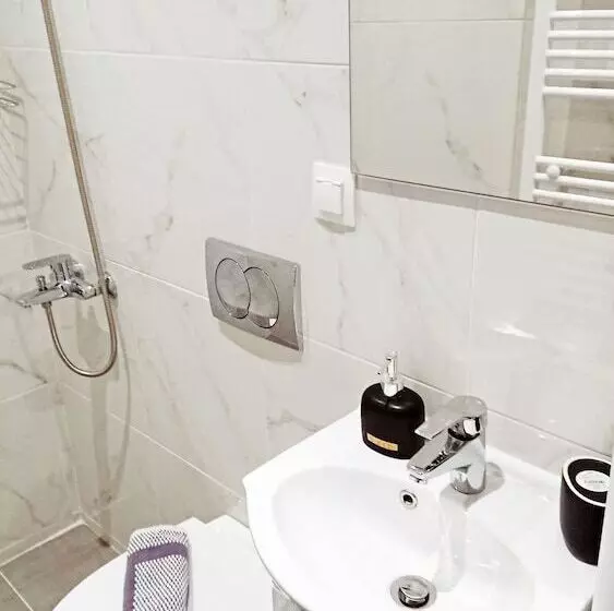 Monad Apartments Karaoli