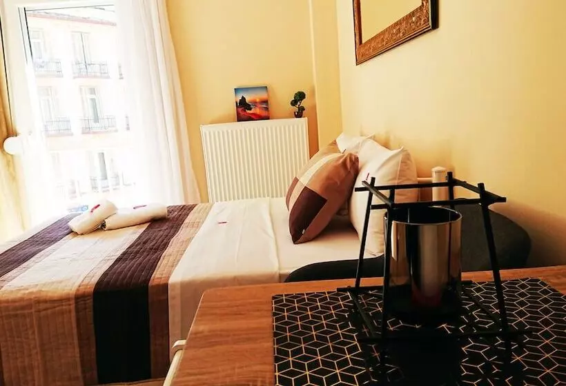Monad Apartments Karaoli