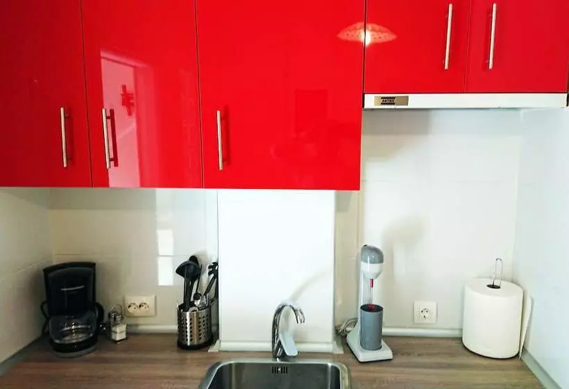 Monad Apartments Karaoli